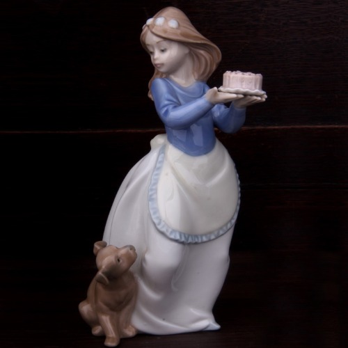 스페인도자기인형 나오 Nao by Lladro 케익 든 소녀와 강아지 (블루),야드로,영국찻잔