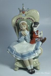 스페인 야드로 Lladro 01008350 Alice in Wonderland 원더랜드의 앨리스 피겨린,야드로,영국찻잔