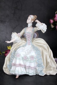 스페인야드로인형 도자기인형 01001242 LADY IN DRESSING-TABLE 드레스 입은 여인lladro, 야드로