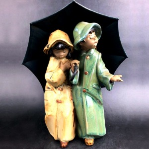 스페인도자기인형 야드로 01012077 &quot;Under The Rain&quot; 빗속에서 커플 장식인형,야드로,영국찻잔