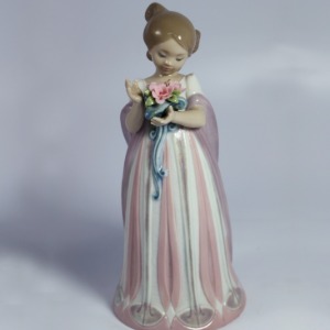스페인야드로인형 도자기인형 꽃을 든 소녀 BUNDLE OF BLOSSOMS 01008151,야드로,영국찻잔