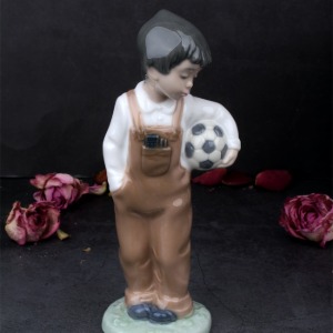스페인야드로인형 도자기인형 나오 축구공을 든 소년 귀여운인형 홈인테리어소품,야드로,영국찻잔